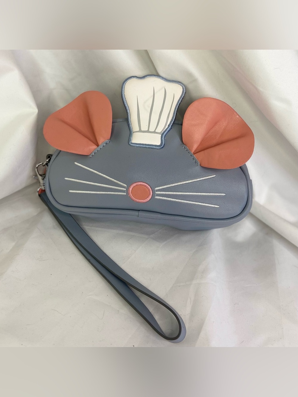 Disney Parks Epcot Remy’s Ratatouille Adventure Chef Rat Wristlet Bag Pouch